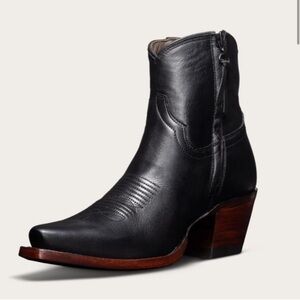 THE DAISY ANKLE BOOT, size 6.5 (fits like a 7)